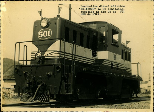 Matéria Especial Ferrovias Mineiras - Acervo sob a guarda do Arquivo Público Mineiro. Locomotiva elétrica a diesel. Data provável 1947.