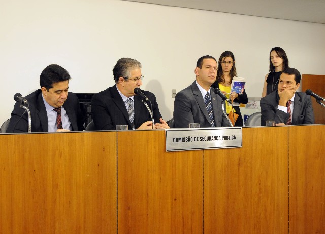 Objetivo da comissão é debater formas de combater o comércio de drogas ilícitas