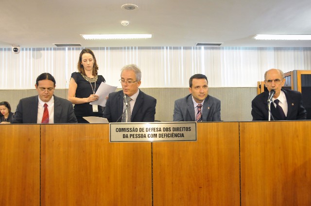 A comissão já recebeu queixas de que as pessoas com deficiência não estariam sendo atendidas adequadamente