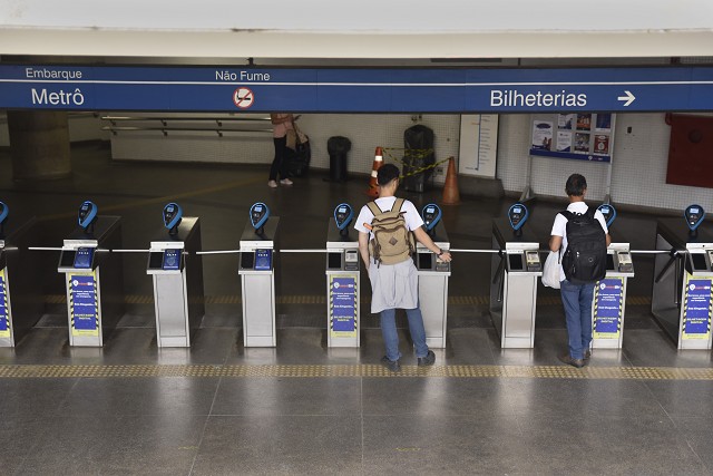 Banco de Imagens - Catracas do metrô