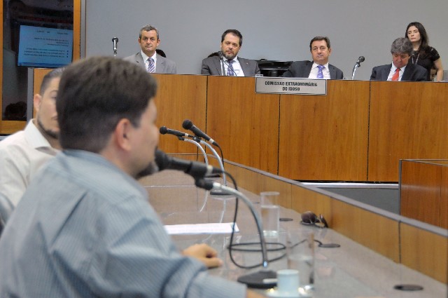 Segundo especialista em acessibilidade presente na reunião, a previsão é de que, em 2050, 25% da população brasileira seja idosa