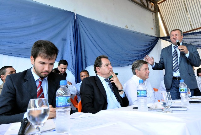 Parlamentares se comprometeram a pressionar os governos estadual e federal