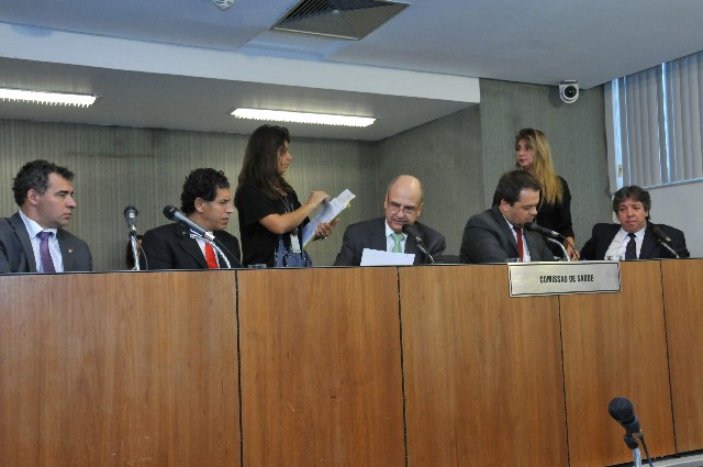 Os deputados também aprovaram outra visita a Brasília, desta vez ao ministro da Saúde