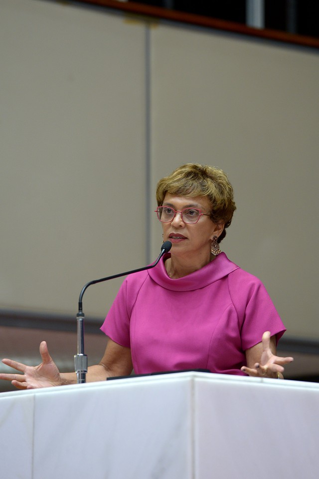 Deputada Marília Campos tem PL contra auxílios