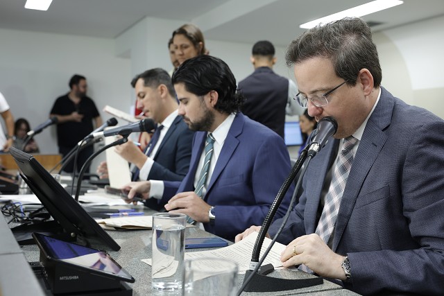Comissão de Constituição e Justiça - análise de proposições
