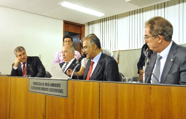 A proposta foi aprovada na forma do substitutivo nº 3, que havia sido distribuído em avulso na reunião anterior