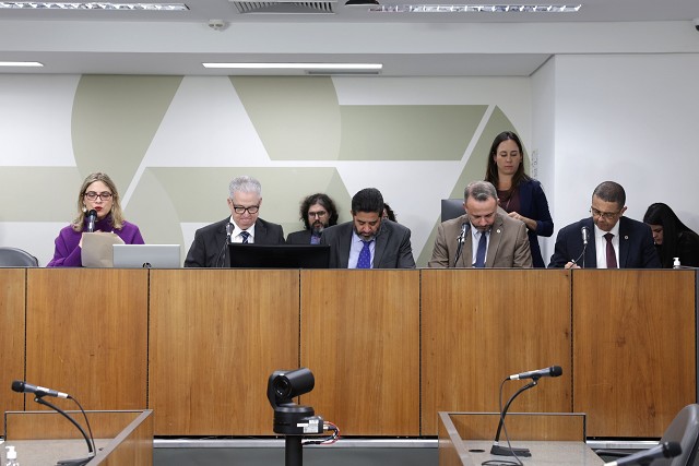 Comissão de Administração Pública - análise de proposições
