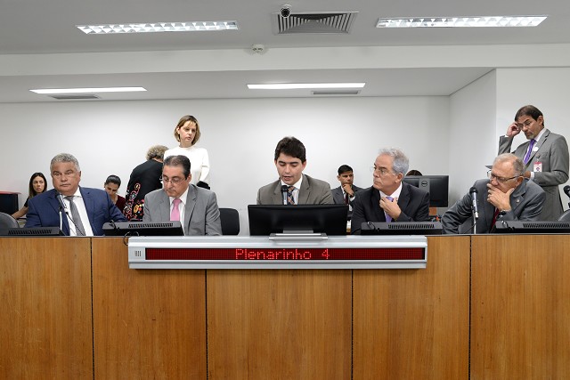 Requerimento pontua que situação dos municípios está “calamitosa”, com riscos de paralisação de serviços