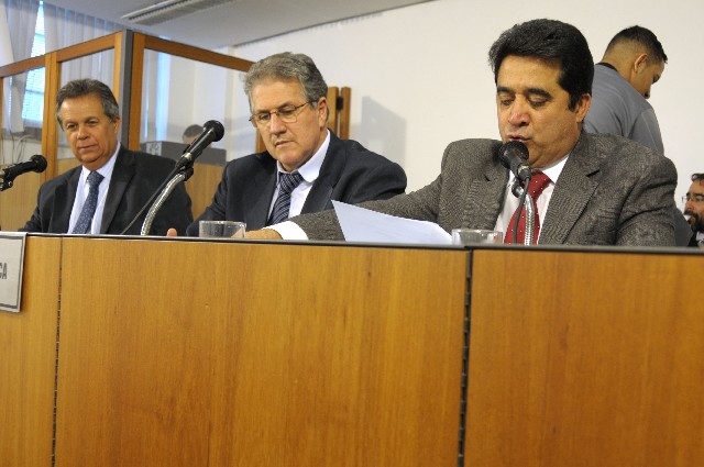 Projeto passou na forma do substitutivo n° 1 da CCJ, que obriga a afixação de cartazes com informações sobre o registro de hóspedes nos estabelecimentos