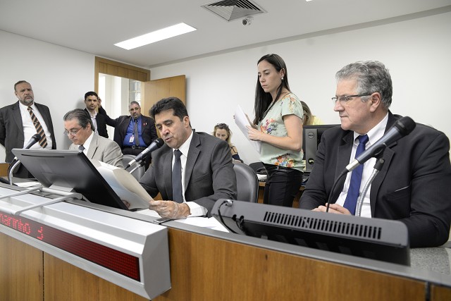 Parlamentares aprovaram, nesta terça (30), requerimentos de audiências públicas e visitas