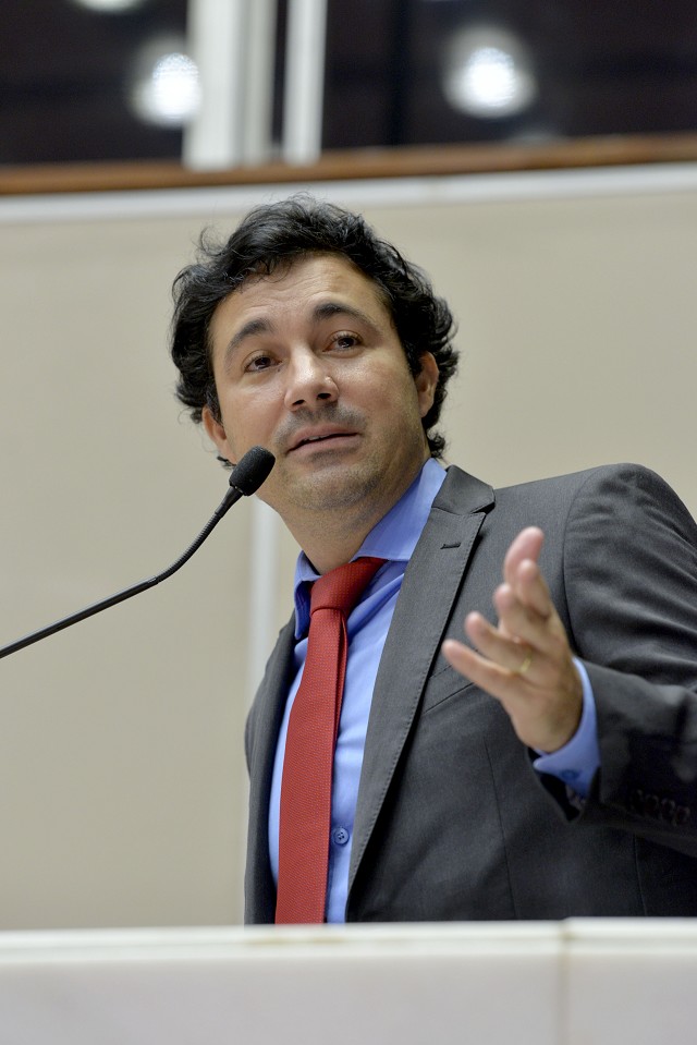 Cristiano Silveira criticou a forma como as notícias falsas influenciaram na eleição