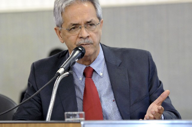 Nilmário Miranda se comprometeu com a criação do Conselho Estadual LGBT, apontado como prioridade
