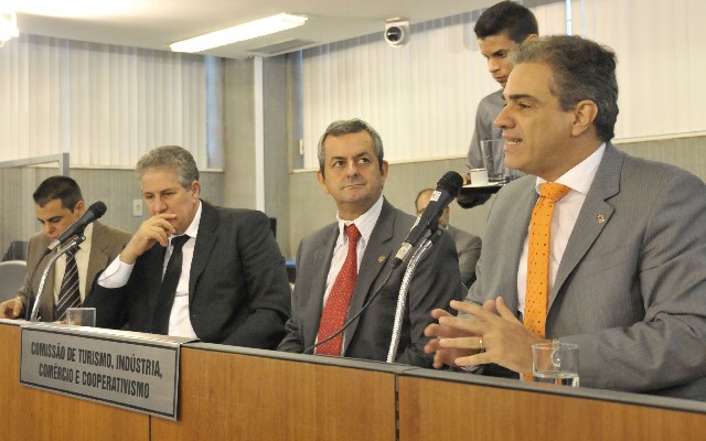 Comissão de Turismo, Indústria, Comércio e Cooperativismo - debate sobre aquisição de mobiliário escolar