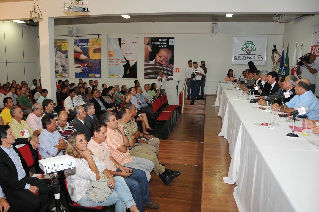 Durante encontro, políticos e empresários pedem mobilização da sociedade