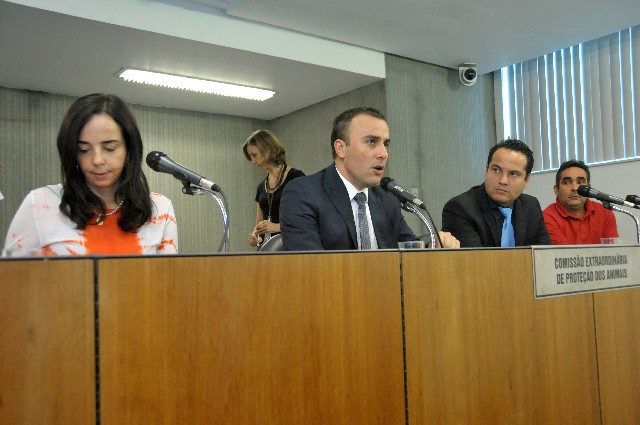 A comissão também aprovou relatório a respeito do PL 1.132/15, sobre o controle da reprodução de cães e gatos, que vai subsidiar parecer da Comissão de Meio Ambiente