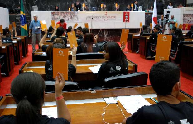 Plenária estadual do Parlamento Jovem de Minas em 2010, primeiro ano da interiorização do trabalho - Arquivo ALMG