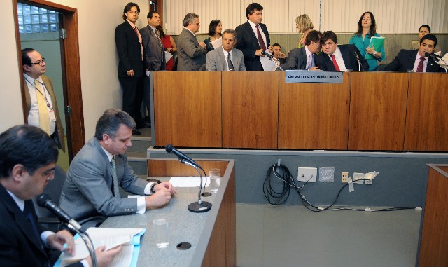 Comissão de Constituição e Justiça adia análise de parecer
