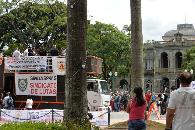 Servidores têm se manifestado contra o parcelamento dos salários - Arquivo ALMG