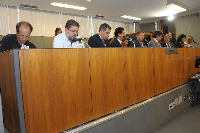 Parlamentares defenderam a participação de diversos órgãos na busca de solução para a crise em Betim