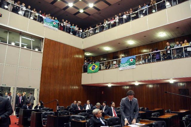 Deputados aprovam projeto de grande apelo popular