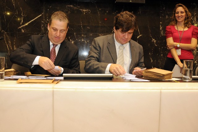 O voto para eleição da Mesa será aberto e eletrônico; antes, deputados usavam cédulas de papel em votação secreta - Arquivo/ALMG
