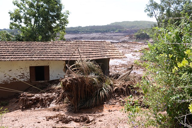 Lama com rejeitos de minério cobriu área povoada no município de Brumadinho, após rompimento de barragem da Vale - Arquivo ALMG