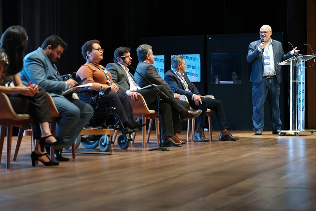 Seminário Águas para o Futuro - Mesa Redonda 2: Abordagens inovadoras e integradas para o aumento da resiliência territorial frente às mudanças climáticas