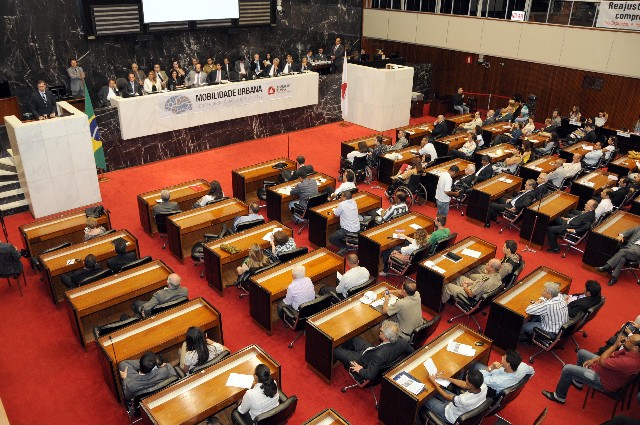Evento reuniu parlamentares, autoridades municipais, estaduais e federais, além de entidades
