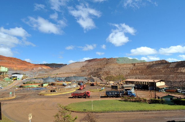 A tecnologia utilizada pela mina em Ouro Preto consiste no uso de equipamentos de filtragem para retirar a umidade dos rejeitos