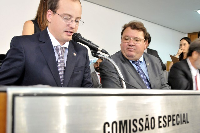 Thiago Cota (à esquerda) e Celinho do Sinttrocel foram eleitos presidente e vice-presidente da comissão, respectivamente