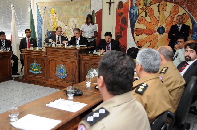 Parlamentares pedem a construção de um centro socioeducativo na cidade, a ampliação dos efetivos das Polícias Civil e Militar e melhorias na estrutura do Judiciário e do MP