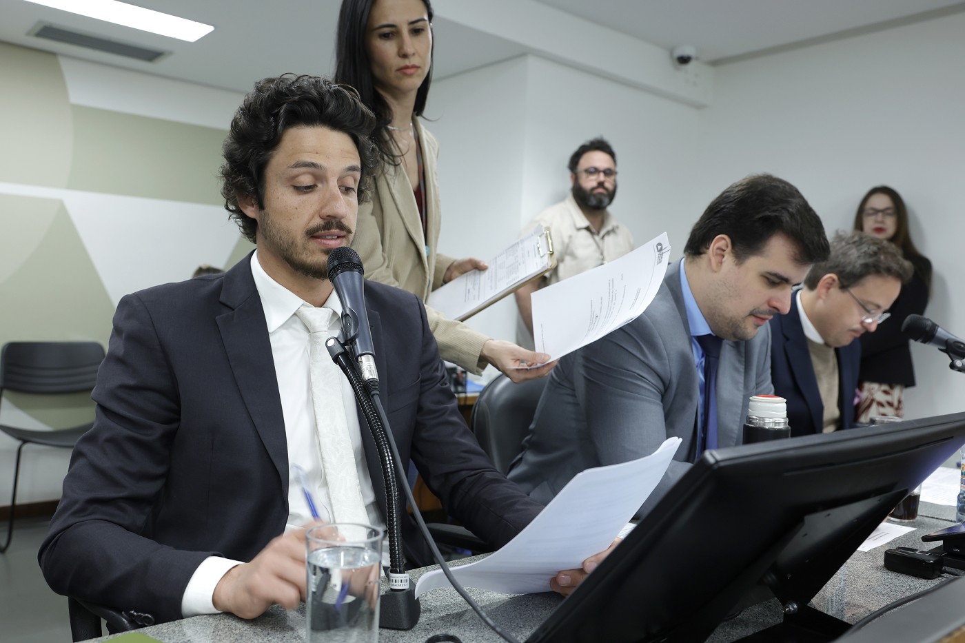 Comissão de Constituição e Justiça - análise de proposições