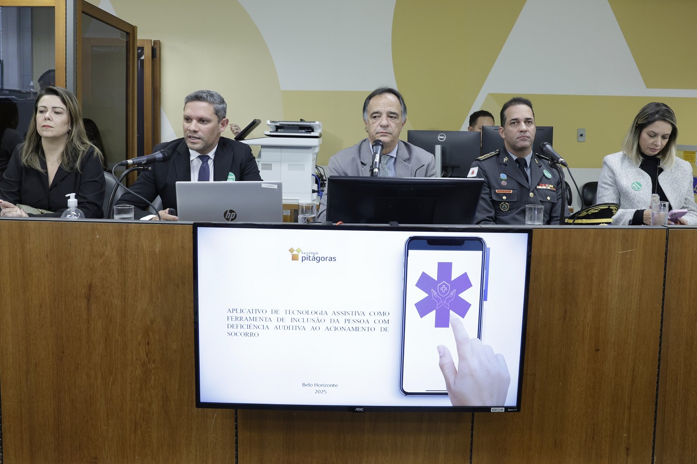 Comissões de Saúde e de Defesa dos Direitos da Pessoa com Deficiência - debate sobre o acesso a serviços de emergência por pessoas com deficiência auditiva