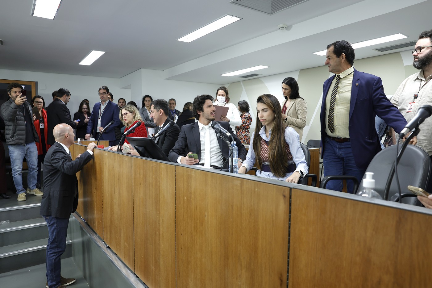 Comissão de Constituição e Justiça analisa proposições