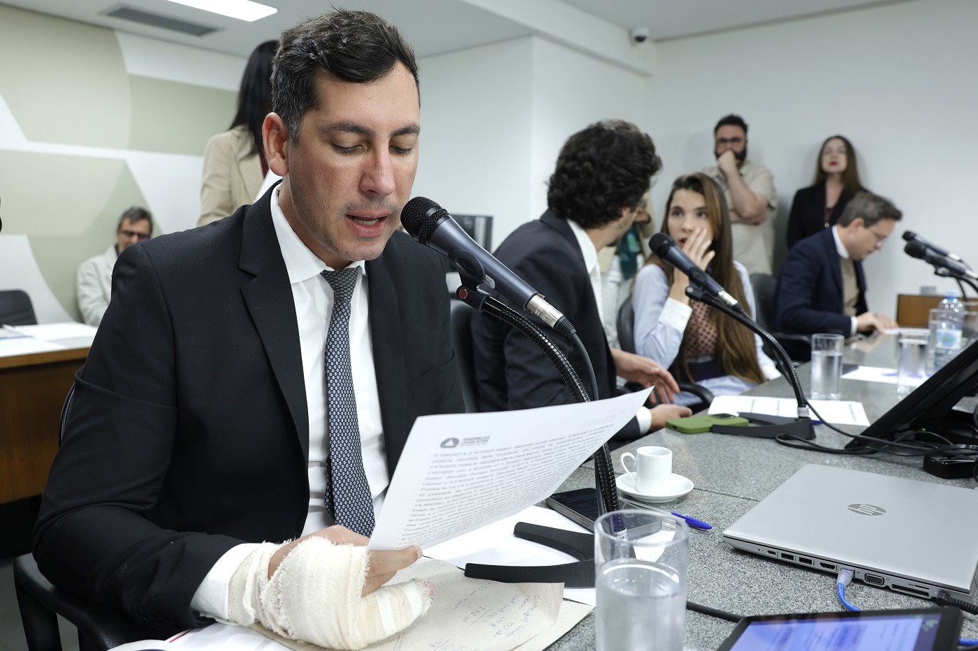 Comissão de Constituição e Justiça analisa proposições