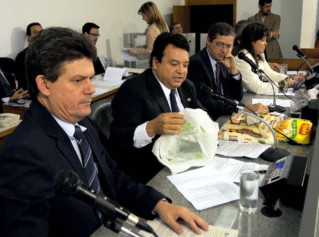 Objetivo do estudo é avaliar se as sacolas usadas no comércio da Capital são biodegradáveis ou oxidegradáveis