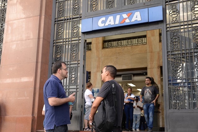 Parlamentar acredita que excesso de regulamentação e fiscalizações dificultam a entrada de novas empresas no mercado