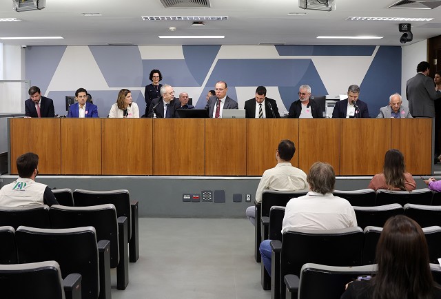 Comissão de Minas e Energia - debater a implantação de pilha de rejeitos na Serra do Esmeril pela CSN.