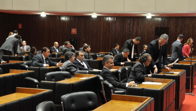 Deputados também aprovaram o PL 1.581/15, que insere, entre as ações de acompanhamento social, a obtenção de informações de saúde do aluno