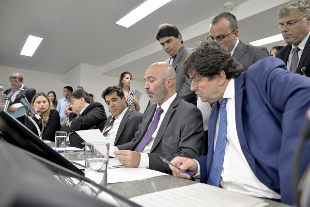 Deputados participaram da primeira reunião deliberativa da CPI, que possui poderes de investigação próprios das autoridades judiciais