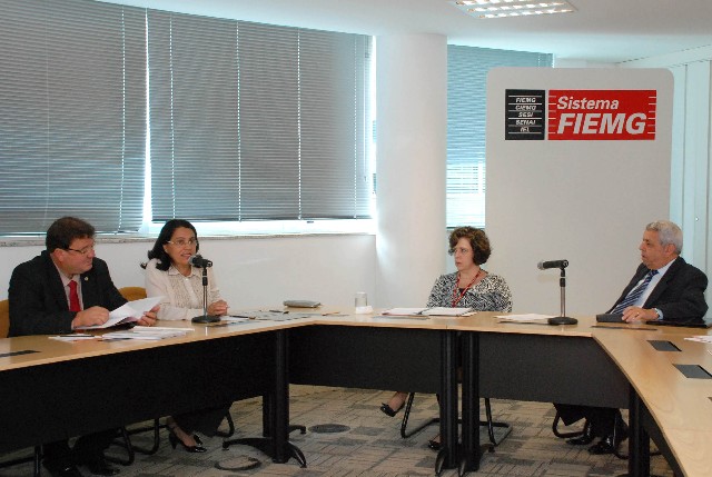 Deputados discutiram com representantes da Fiemg projeto em tramitação na ALMG que trata da fixação do piso salarial no Estado para diversas categorias