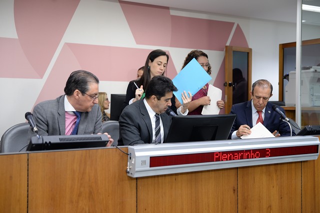 Comissão também aprovou requerimento de visita ao governador Romeu Zema