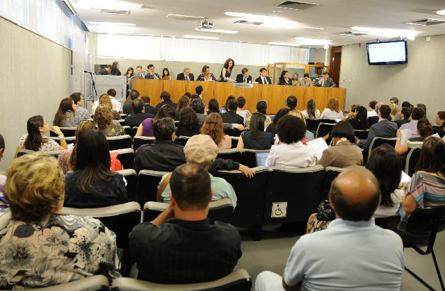 Audiência contou com a presença de deputados, Executivo e sociedade civil