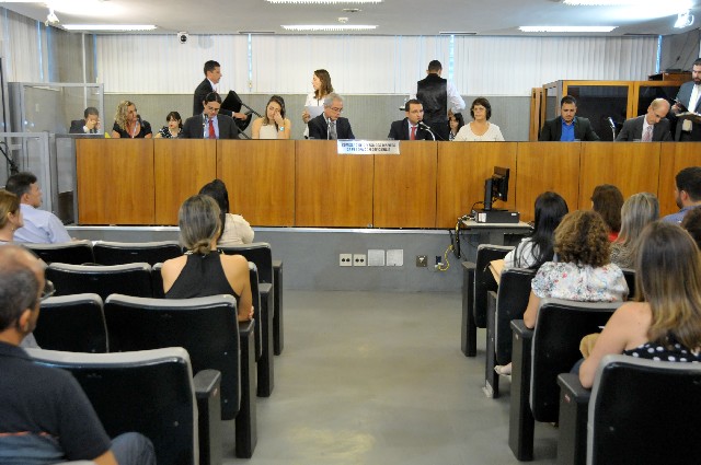 Deputados e convidados debateram dificuldades enfrentadas pelas Apaes no Triângulo Mineiro