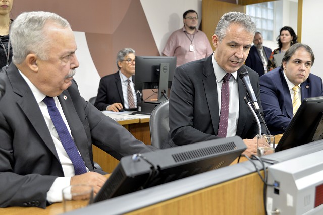 Reunião foi realizada na tarde desta terça-feira (9)