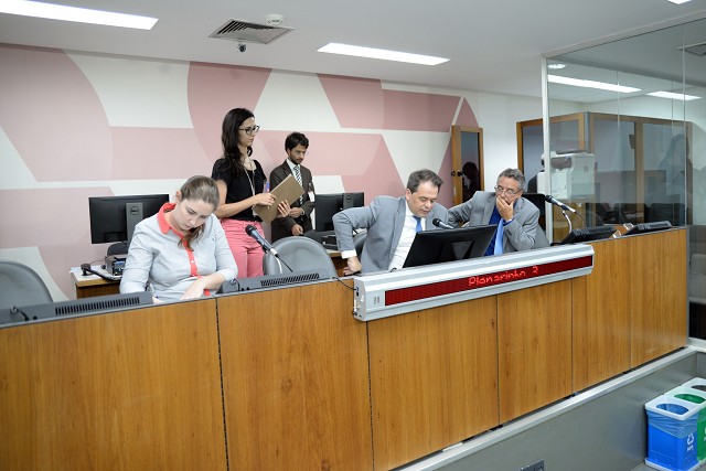 Requerimento foi aprovado nesta terça-feira (9)