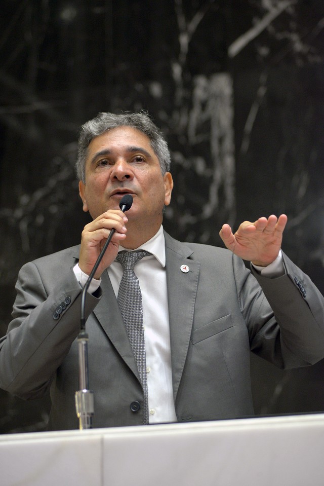 A situação de agentes penitenciários foi lembrada por Coronel Sandro