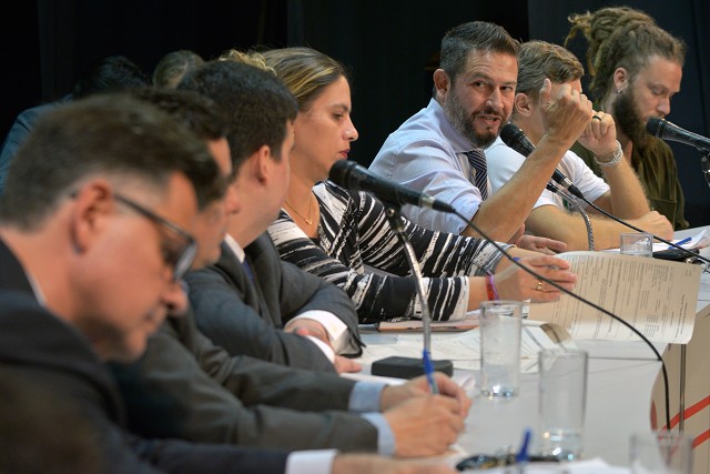 Comissão de Direitos Humanos - debate sobre a situação de São Sebastião das Águas Claras - Macacos