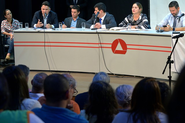 Comissão de Direitos Humanos - debate sobre a situação de São Sebastião das Águas Claras - Macacos