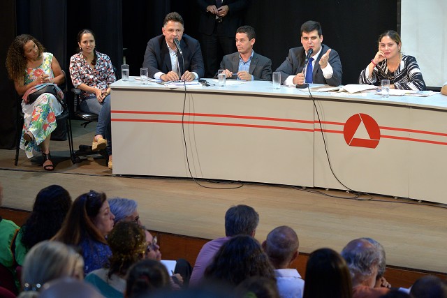 Comissão de Direitos Humanos - debate sobre a situação de São Sebastião das Águas Claras - Macacos